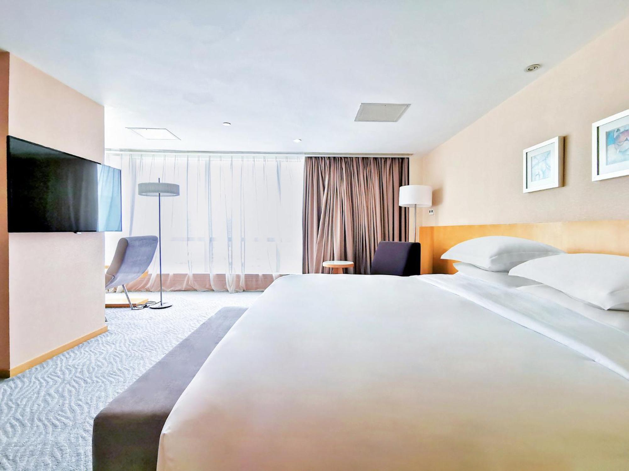 Crowne Plaza Zhuhai City Center By Ihg - Offers Free One-Way Shuttle To Chimelong Ocean Kingdom Eksteriør billede
